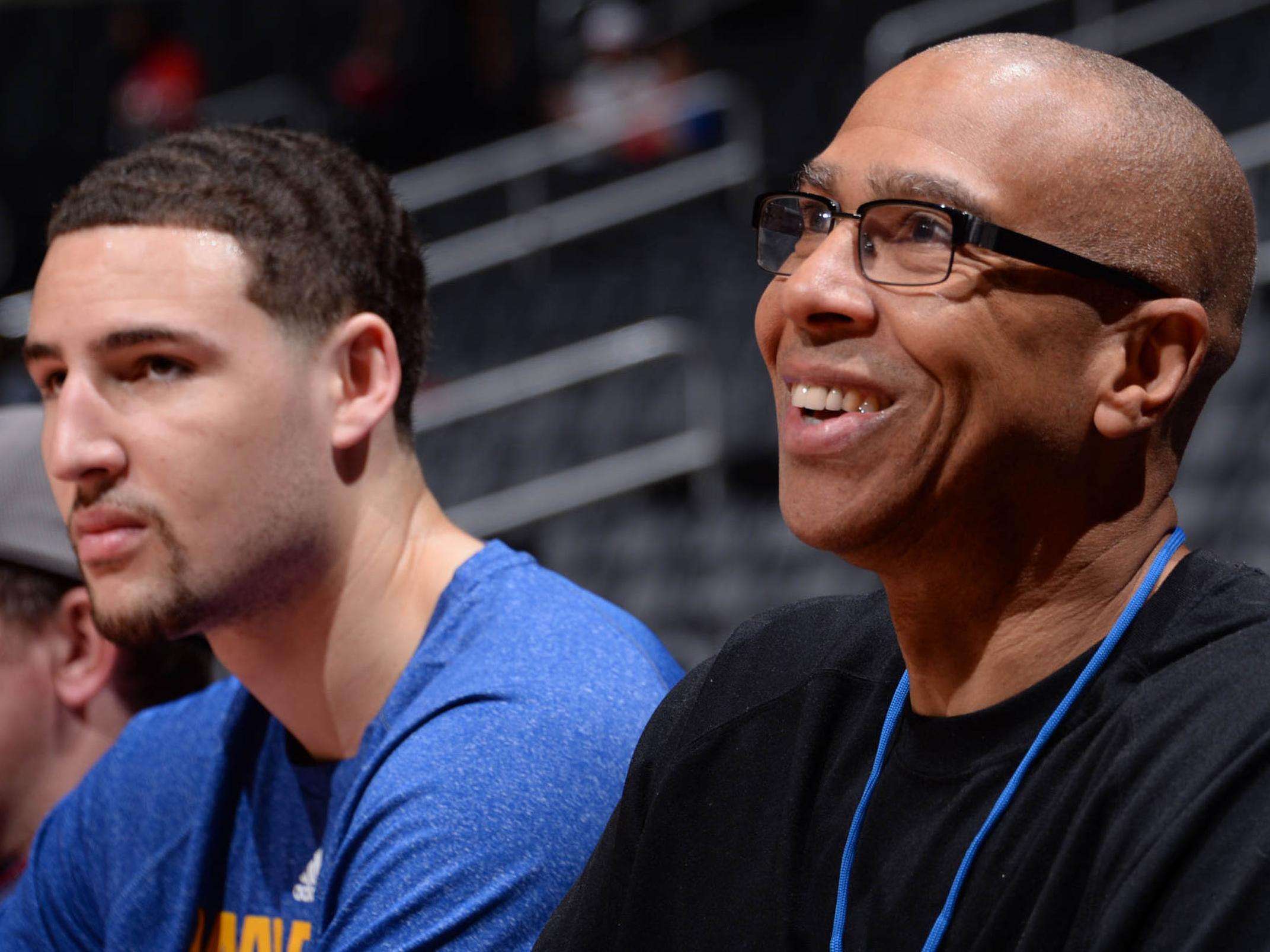 维系社交关 维系社交关